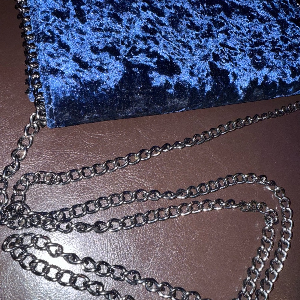 Chelsea28 Elegant Royal Blue Velvet Chain Bag Crossbody Shoulder Chain Strap EUC - Picture 7 of 10